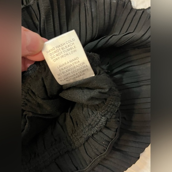 Moodie Women’s Small Black Sleeveless V-Neck Top - Picture 8 of 9